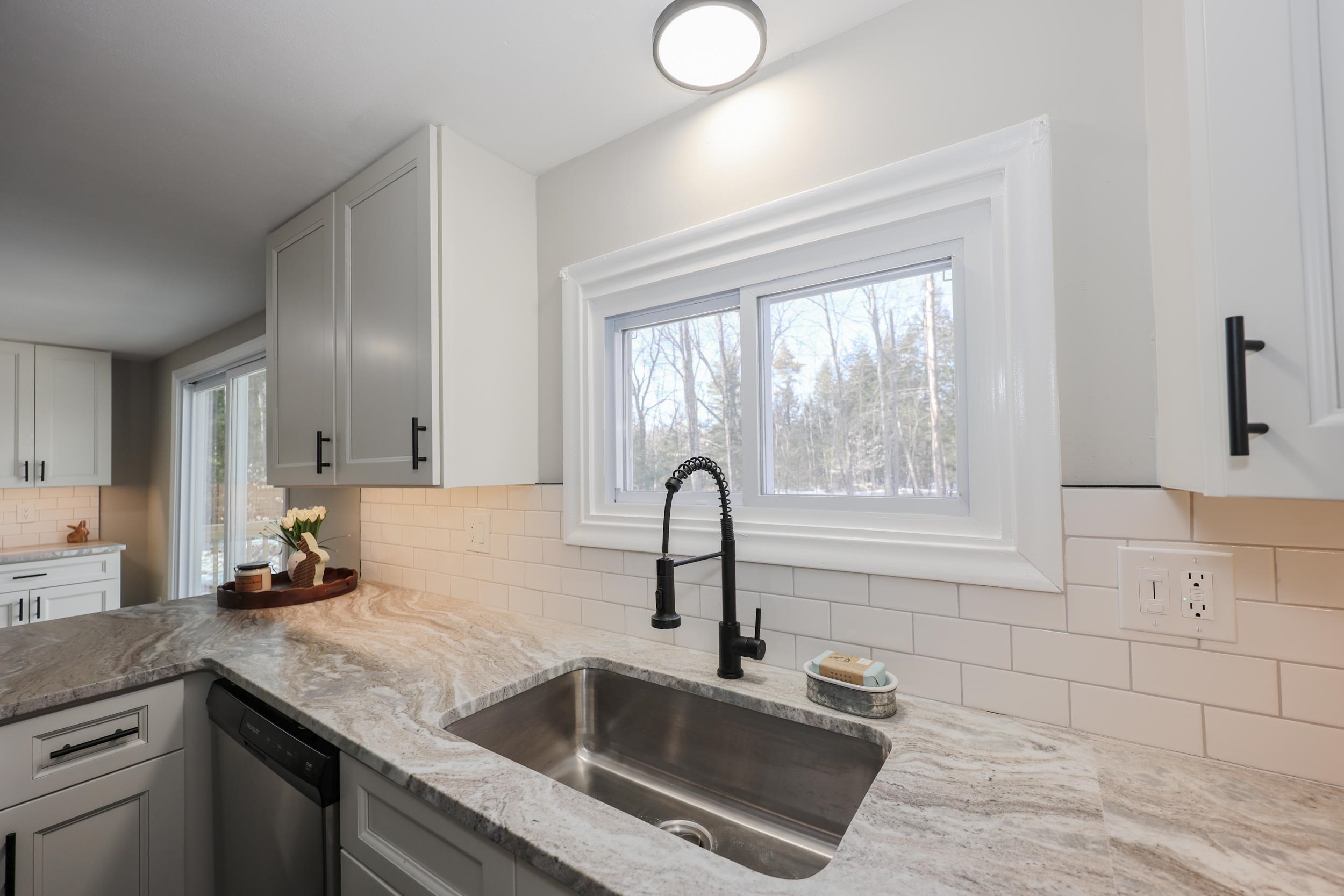 39 Hunter Drive Epping, NH 03042 - Photo 5 of 22