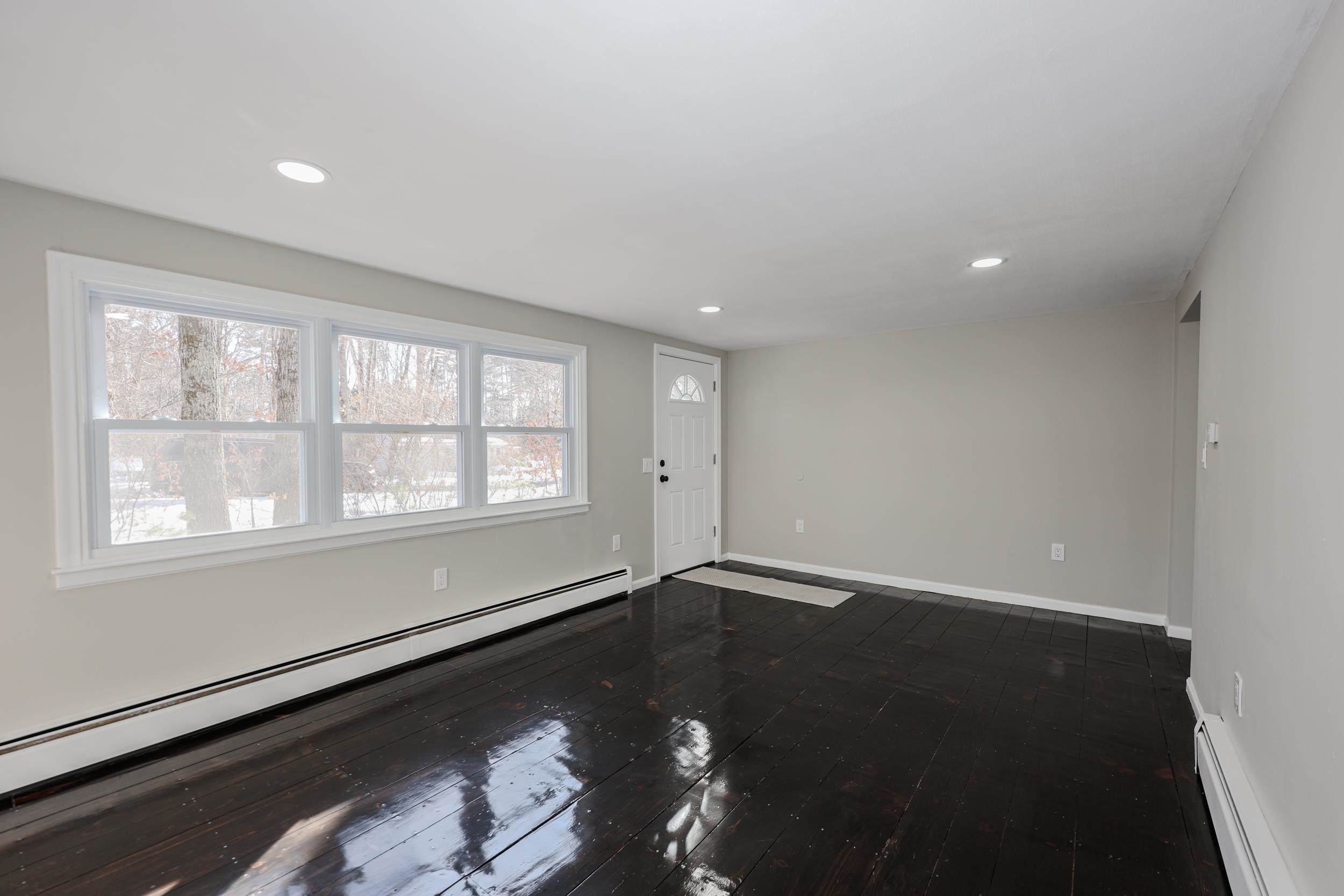 39 Hunter Drive Epping, NH 03042 - Photo 8 of 22