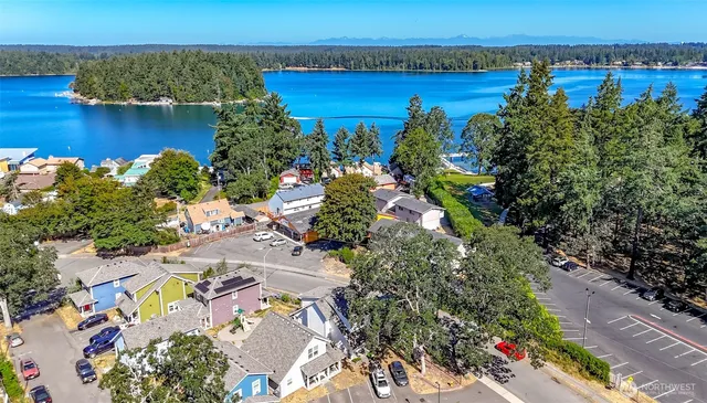 $385,999 | 8921 Commercial Street Southwest, Lakewood, WA 98498