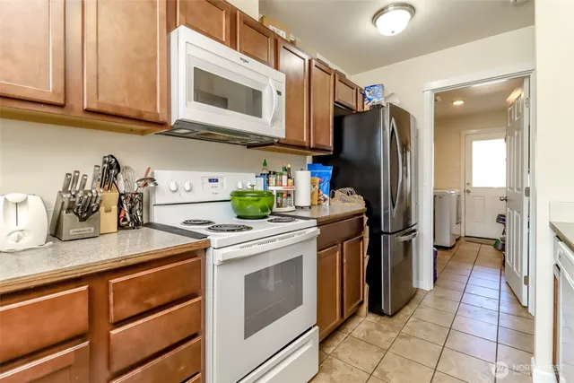 $385,999 | 8921 Commercial Street Southwest, Lakewood, WA 98498