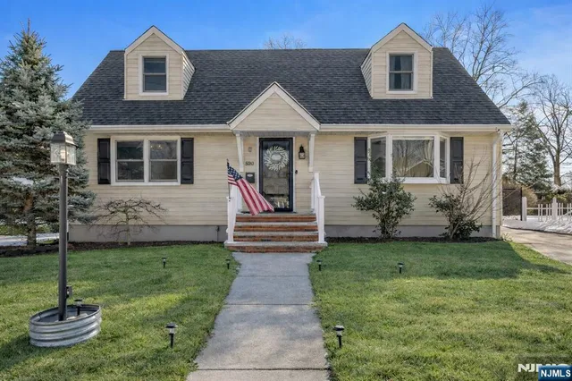 $679,000 | 520 Riverview Road, Pompton Lakes, NJ 07442