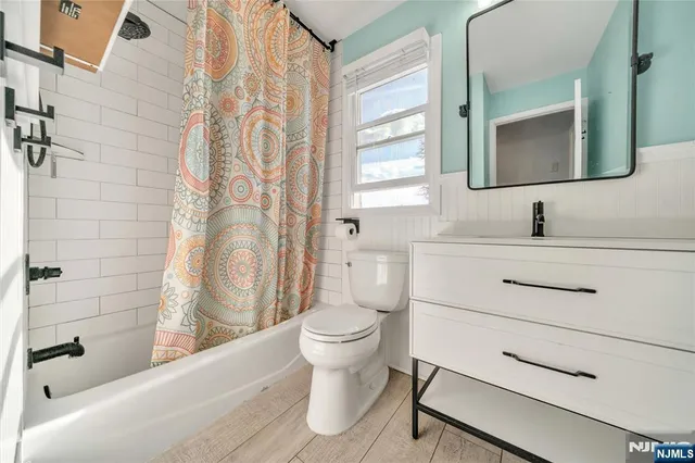 $679,000 | 520 Riverview Road, Pompton Lakes, NJ 07442