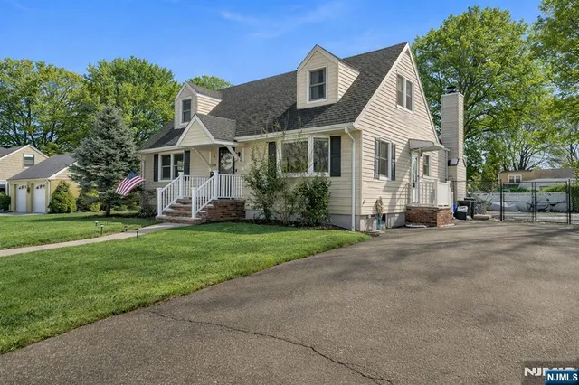 $679,000 | 520 Riverview Road, Pompton Lakes, NJ 07442