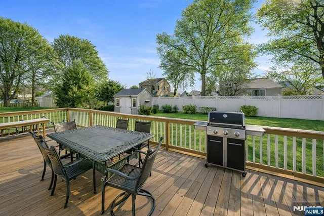 $679,000 | 520 Riverview Road, Pompton Lakes, NJ 07442