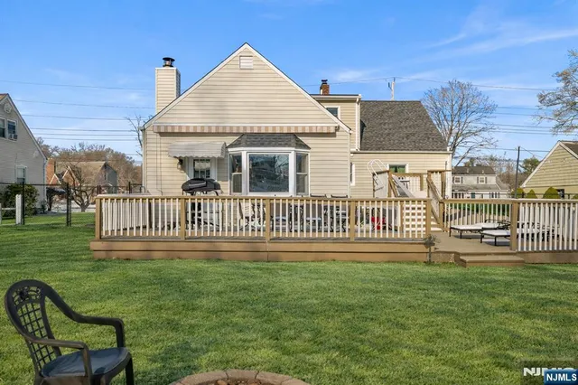 $679,000 | 520 Riverview Road, Pompton Lakes, NJ 07442