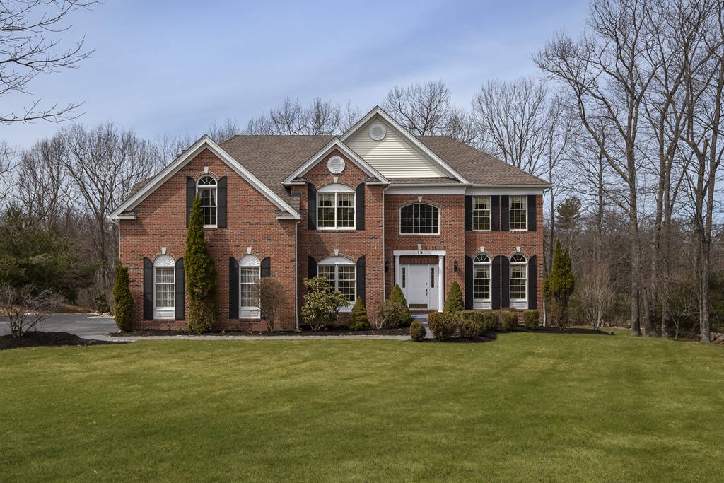 19 Greenwood Road Hopkinton, MA 01748 - Photo 1 of 30 Gallery Image 1