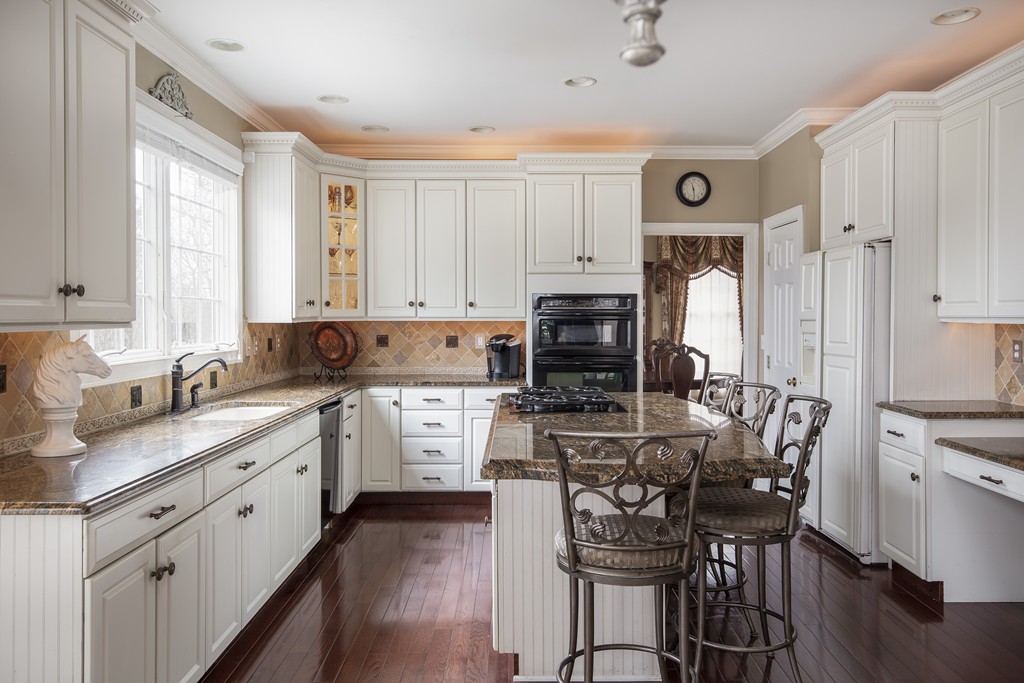 19 Greenwood Road Hopkinton, MA 01748 - Photo 8 of 30 Gallery Image 8