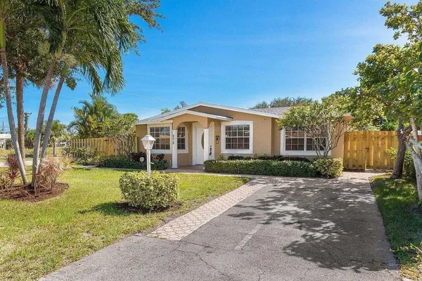 $3,850 | 272 Northeast 13th Street, Delray Beach, FL 33444