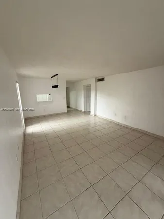 $2,375 | Dadeland Grove, Pinecrest, FL 33156