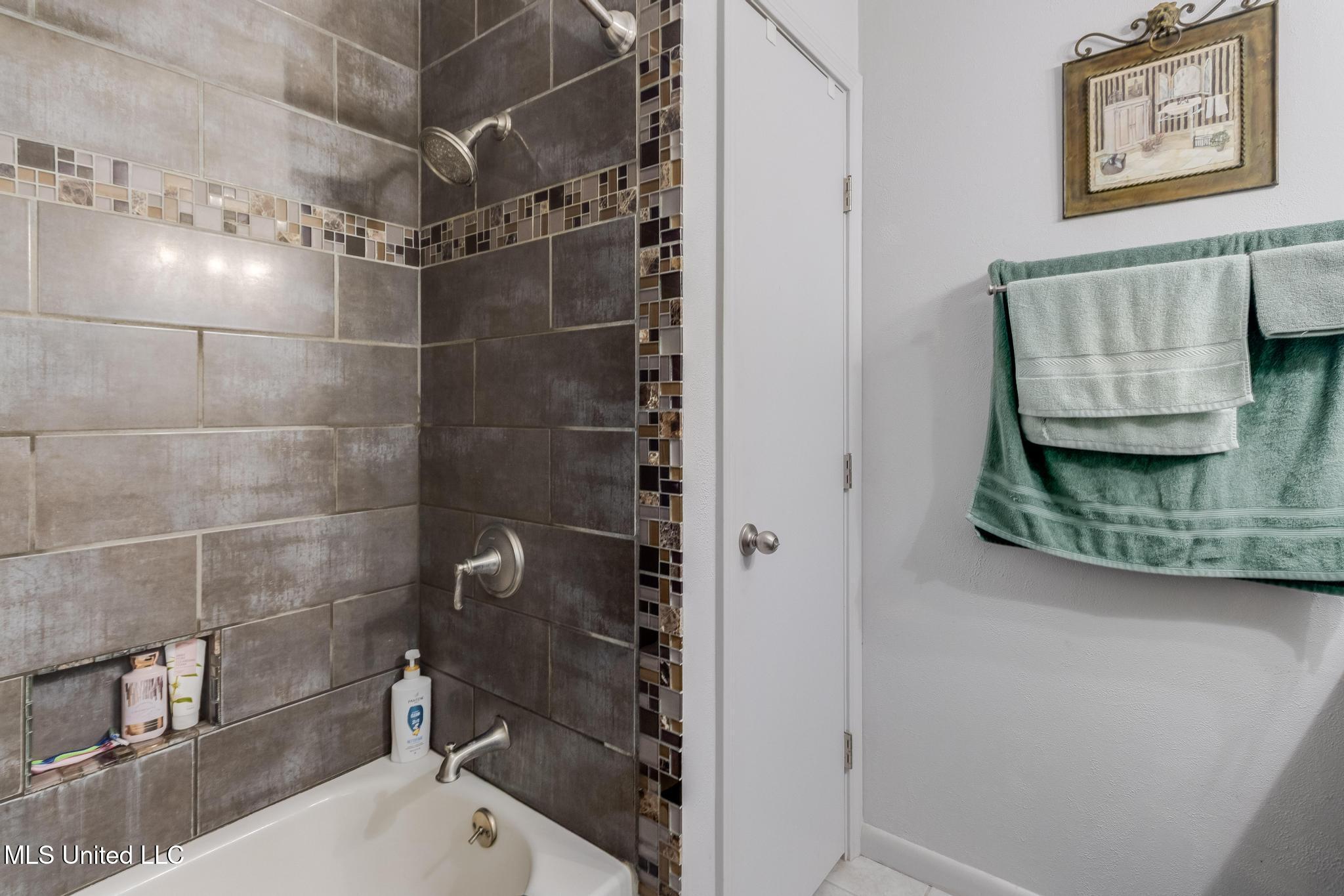 4513 Gibson Road Ocean Springs, MS 39564 - Photo 13 of 30 Master Bath