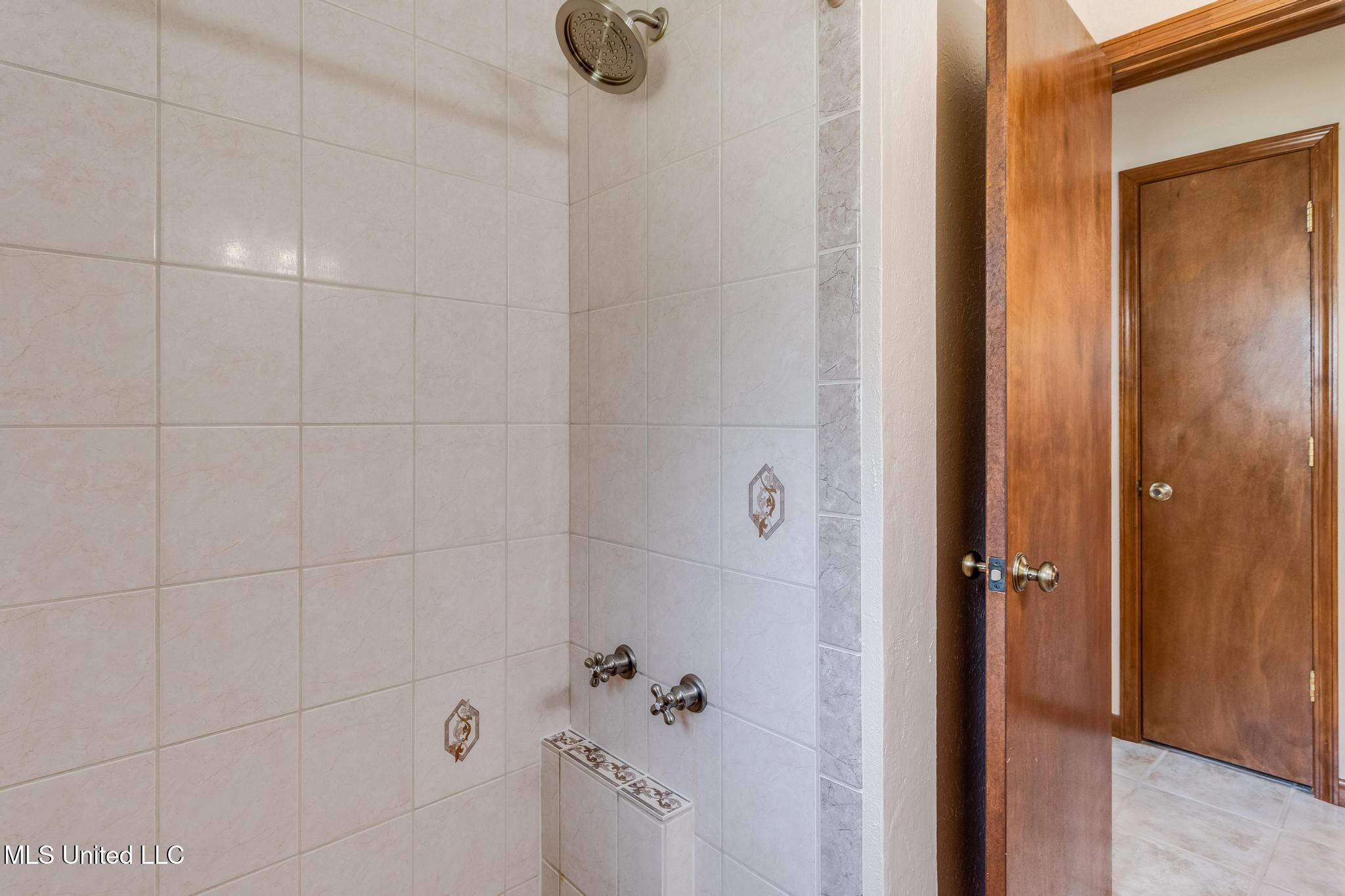 4513 Gibson Road Ocean Springs, MS 39564 - Photo 17 of 30 2nd Bathroom