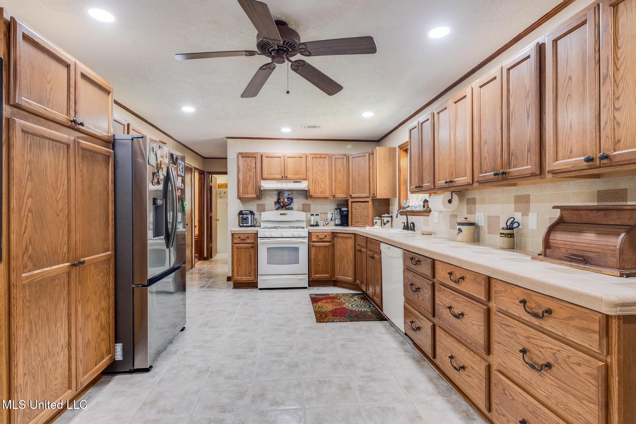4513 Gibson Road Ocean Springs, MS 39564 - Photo 2 of 30 Kitchen
