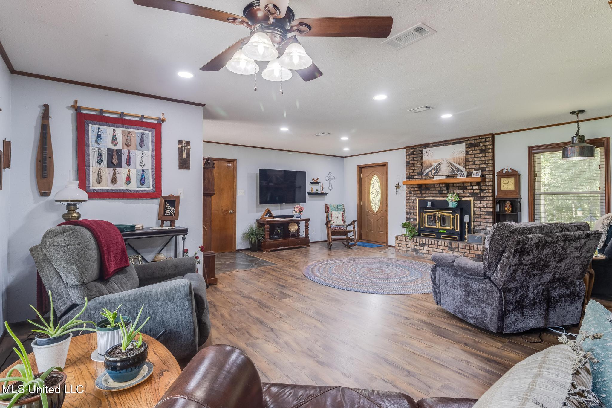 4513 Gibson Road Ocean Springs, MS 39564 - Photo 4 of 30 Family Room