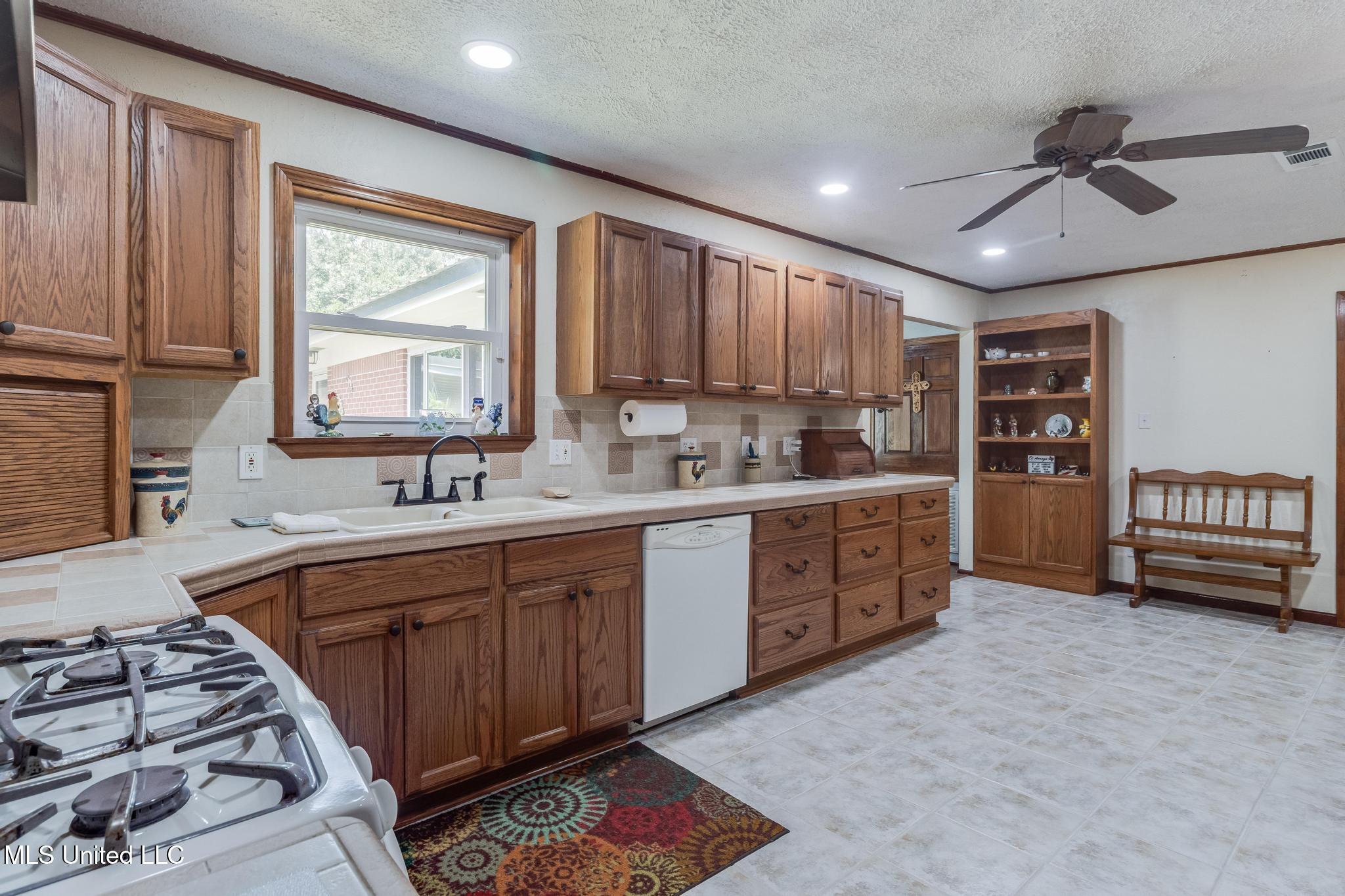 4513 Gibson Road Ocean Springs, MS 39564 - Photo 6 of 30 Kitchen