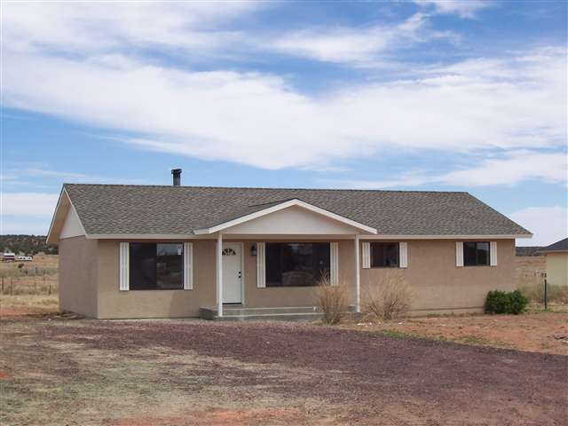 2301 West N 7th Snowflake, AZ 85937 - Photo 2 of 9 front view of a house with yard
