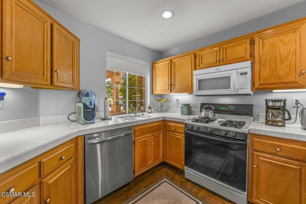 1741 Chaps Court Simi Valley, CA 93063 - Photo 10 of 28