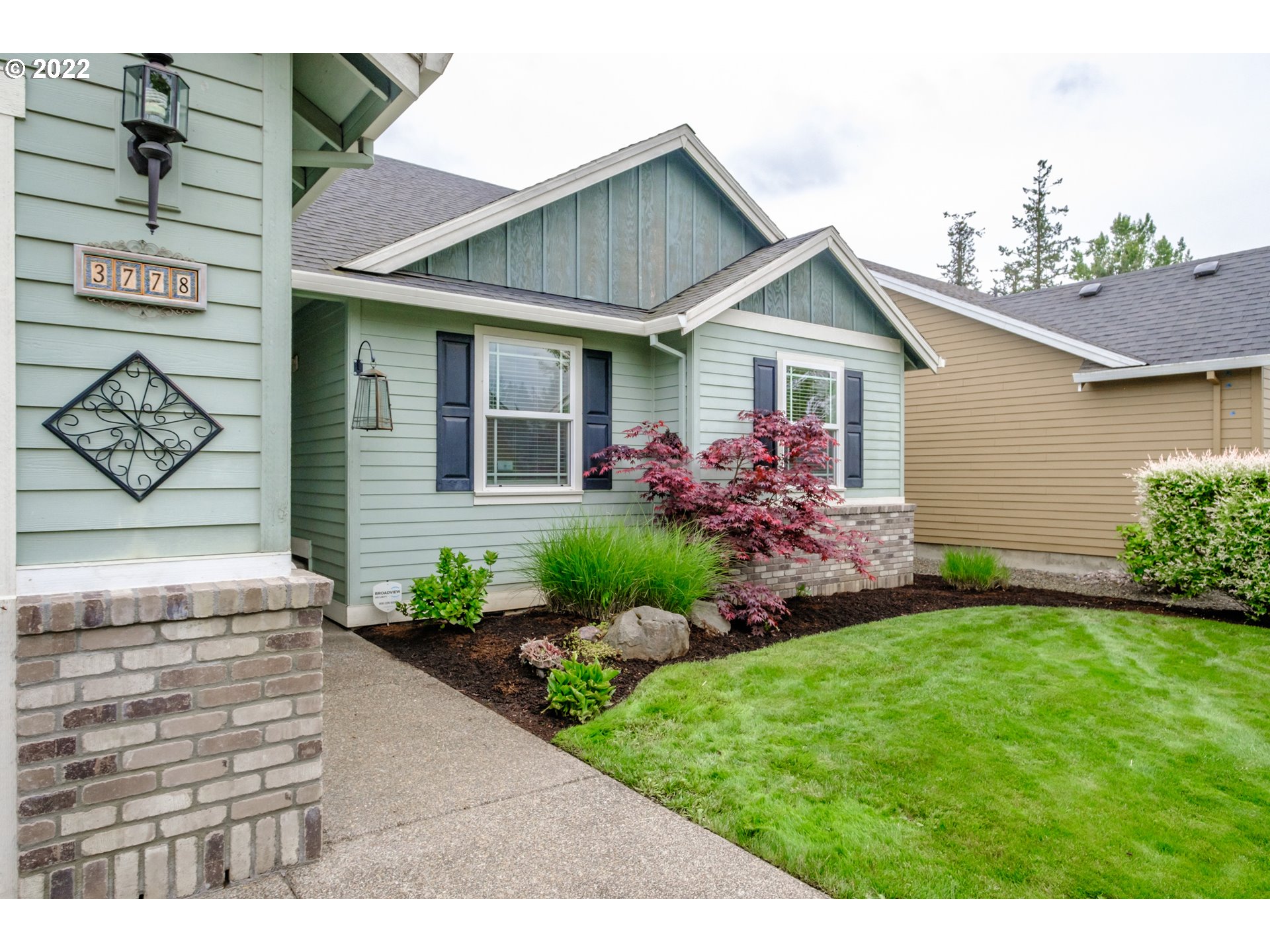 3778 10th Street Hubbard, OR 97032 - Photo 2 of 32 a front view of a house with garden