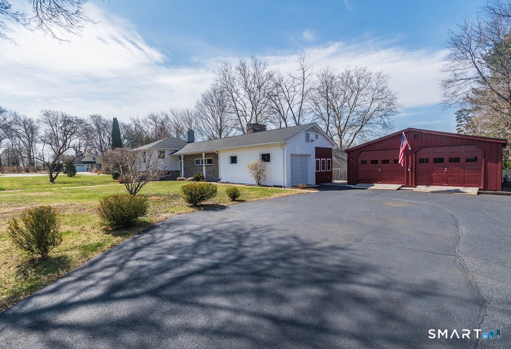 12 Crest Road Danbury, CT 06811 - Photo 2 of 33