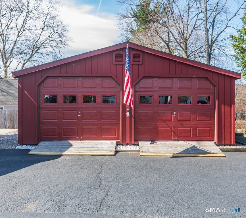 12 Crest Road Danbury, CT 06811 - Photo 3 of 33
