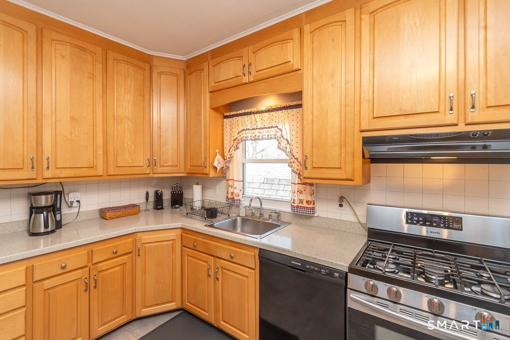 12 Crest Road Danbury, CT 06811 - Photo 5 of 33