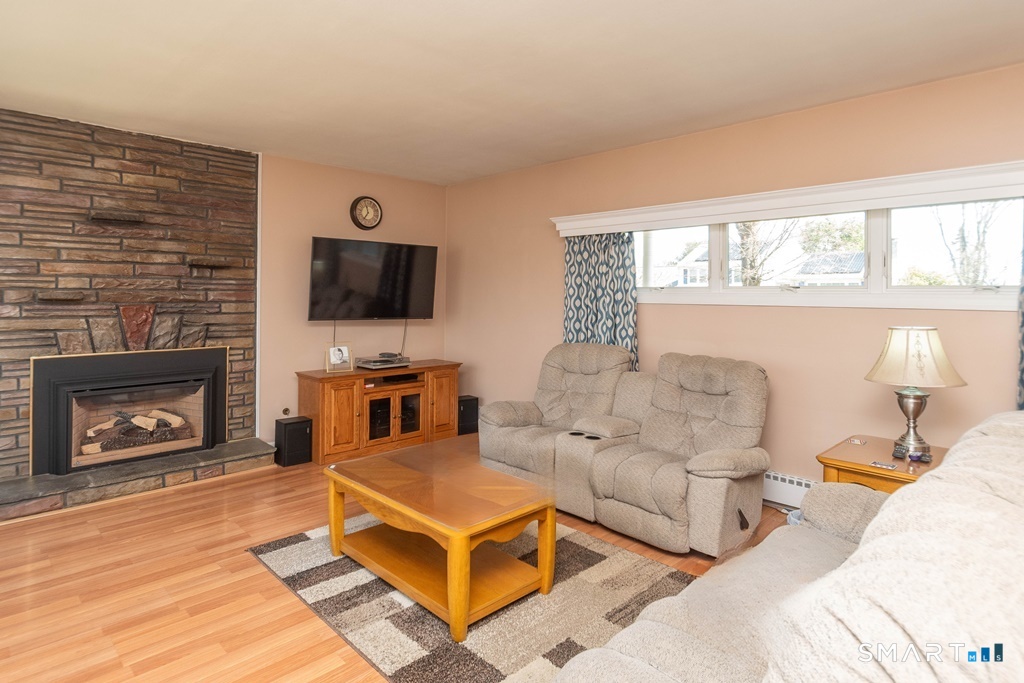 12 Crest Road Danbury, CT 06811 - Photo 8 of 33