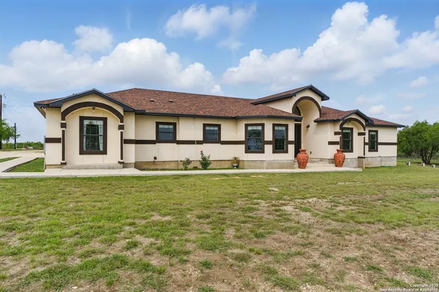 $539,000 | 1110 Atascosa County Road 101, Floresville, TX 78114