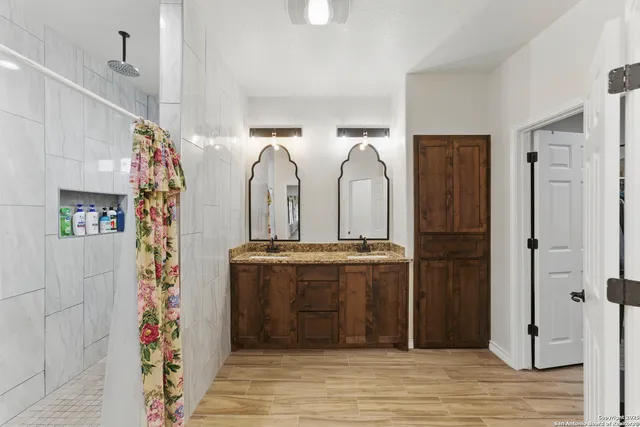 $539,000 | 1110 Atascosa County Road 101, Floresville, TX 78114