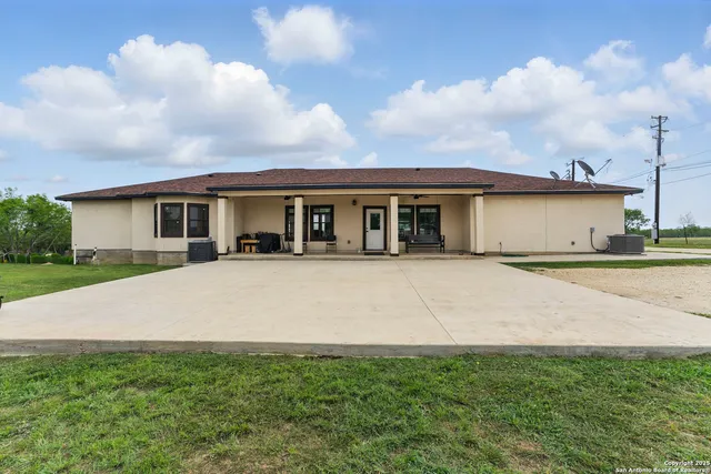 $539,000 | 1110 Atascosa County Road 101, Floresville, TX 78114