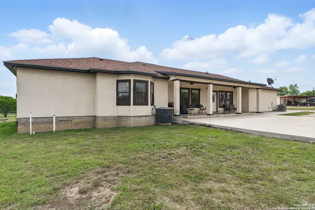 $539,000 | 1110 Atascosa County Road 101, Floresville, TX 78114