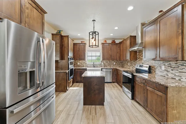 $539,000 | 1110 Atascosa County Road 101, Floresville, TX 78114