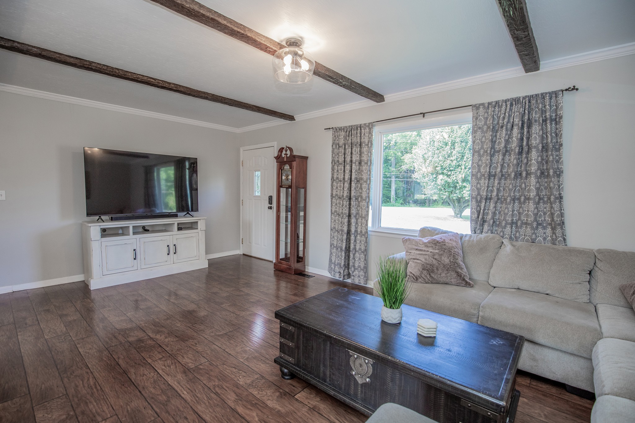 385 Lee Road Cottontown, TN 37048 - Photo 8 of 34 a living room with furniture and a flat screen tv