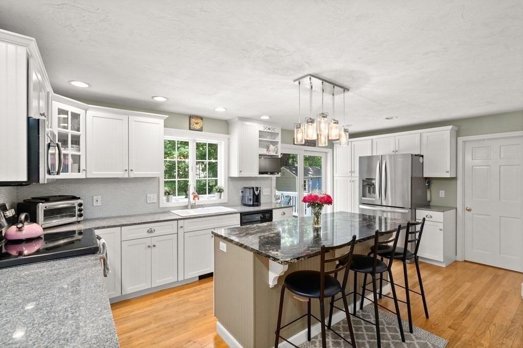 82 Carter Road Worcester, MA 01609 - Photo 3 of 36 Gallery Image 3
