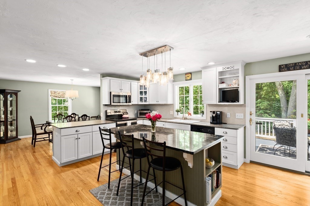 82 Carter Road Worcester, MA 01609 - Photo 4 of 36 Gallery Image 4