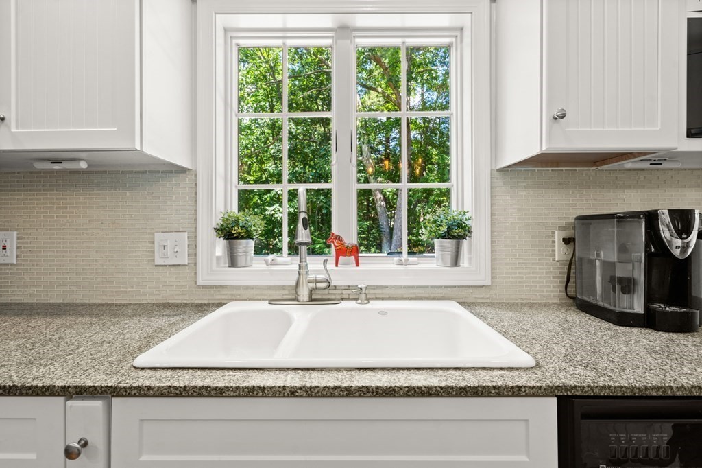 82 Carter Road Worcester, MA 01609 - Photo 6 of 36 Gallery Image 6