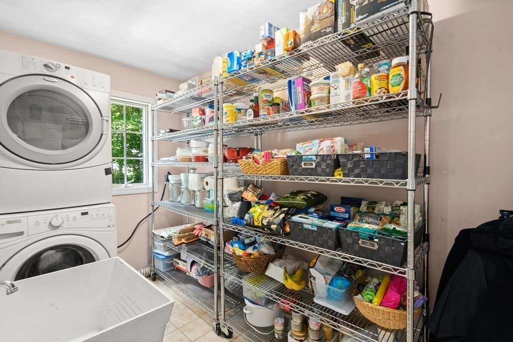 82 Carter Road Worcester, MA 01609 - Photo 7 of 36 Gallery Image 7