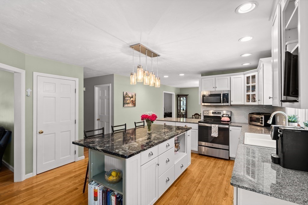 82 Carter Road Worcester, MA 01609 - Photo 9 of 36 Gallery Image 9