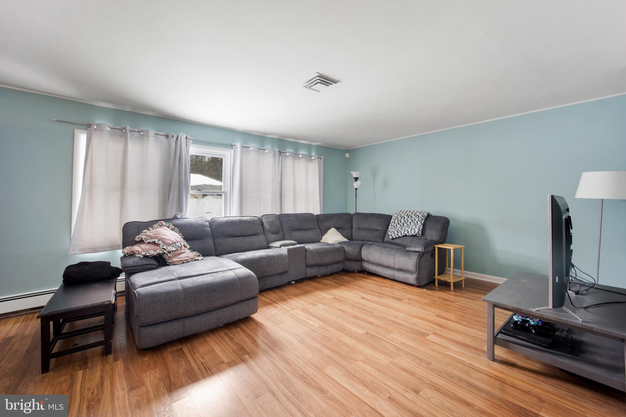 49 Sycamore Road Levittown, PA 19056 - Photo 15 of 37 Gallery Image 15