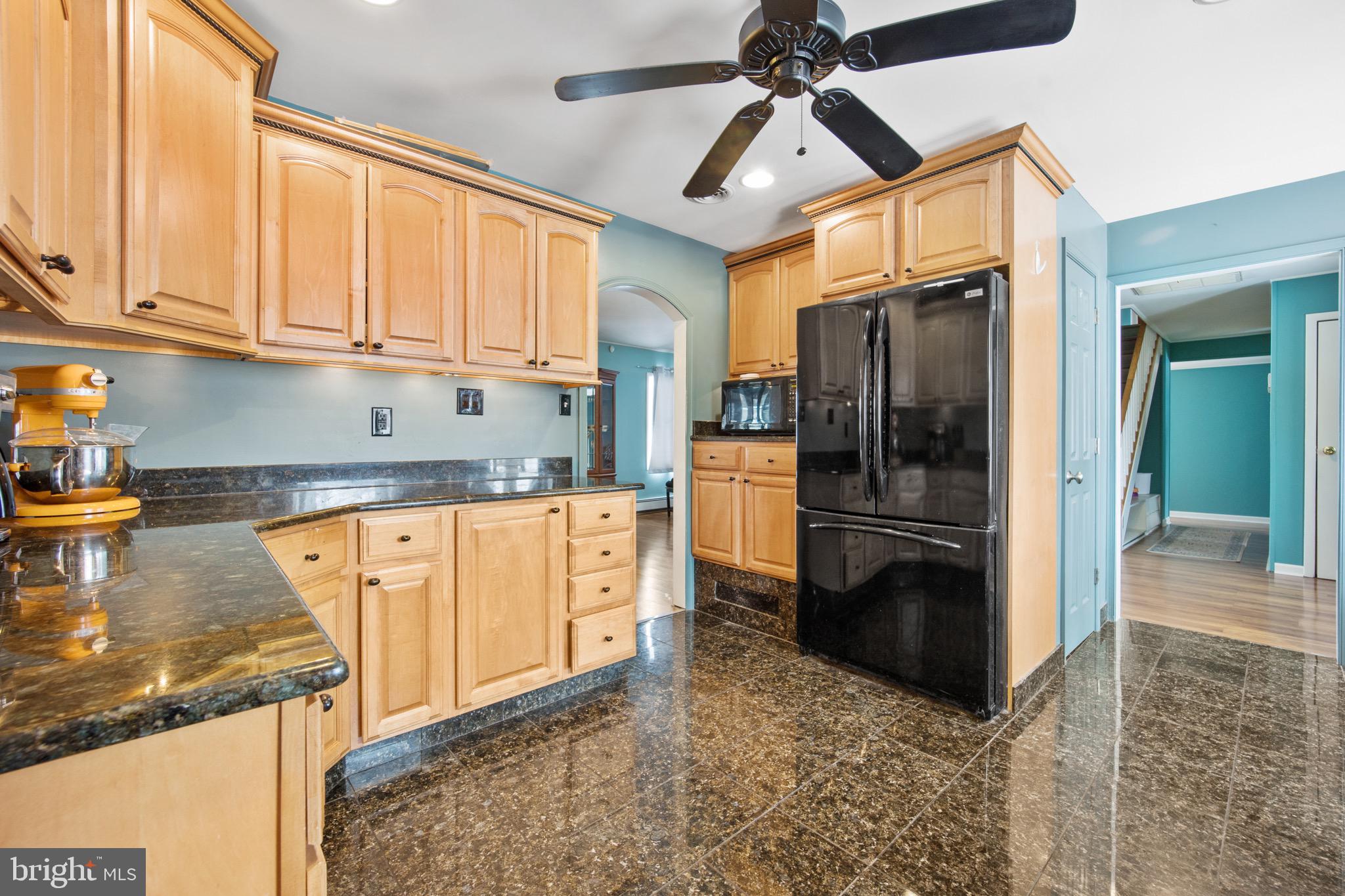 49 Sycamore Road Levittown, PA 19056 - Photo 2 of 37 Gallery Image 2