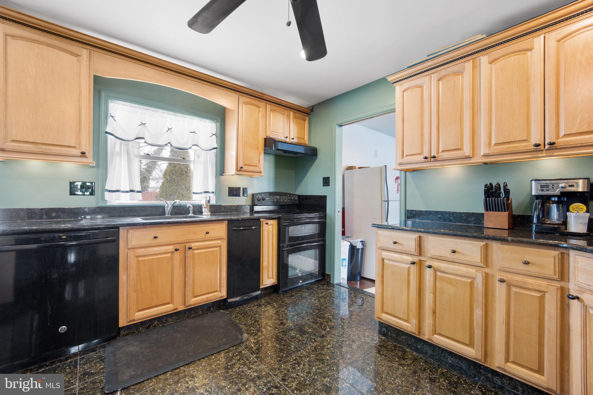49 Sycamore Road Levittown, PA 19056 - Photo 4 of 37 Gallery Image 4