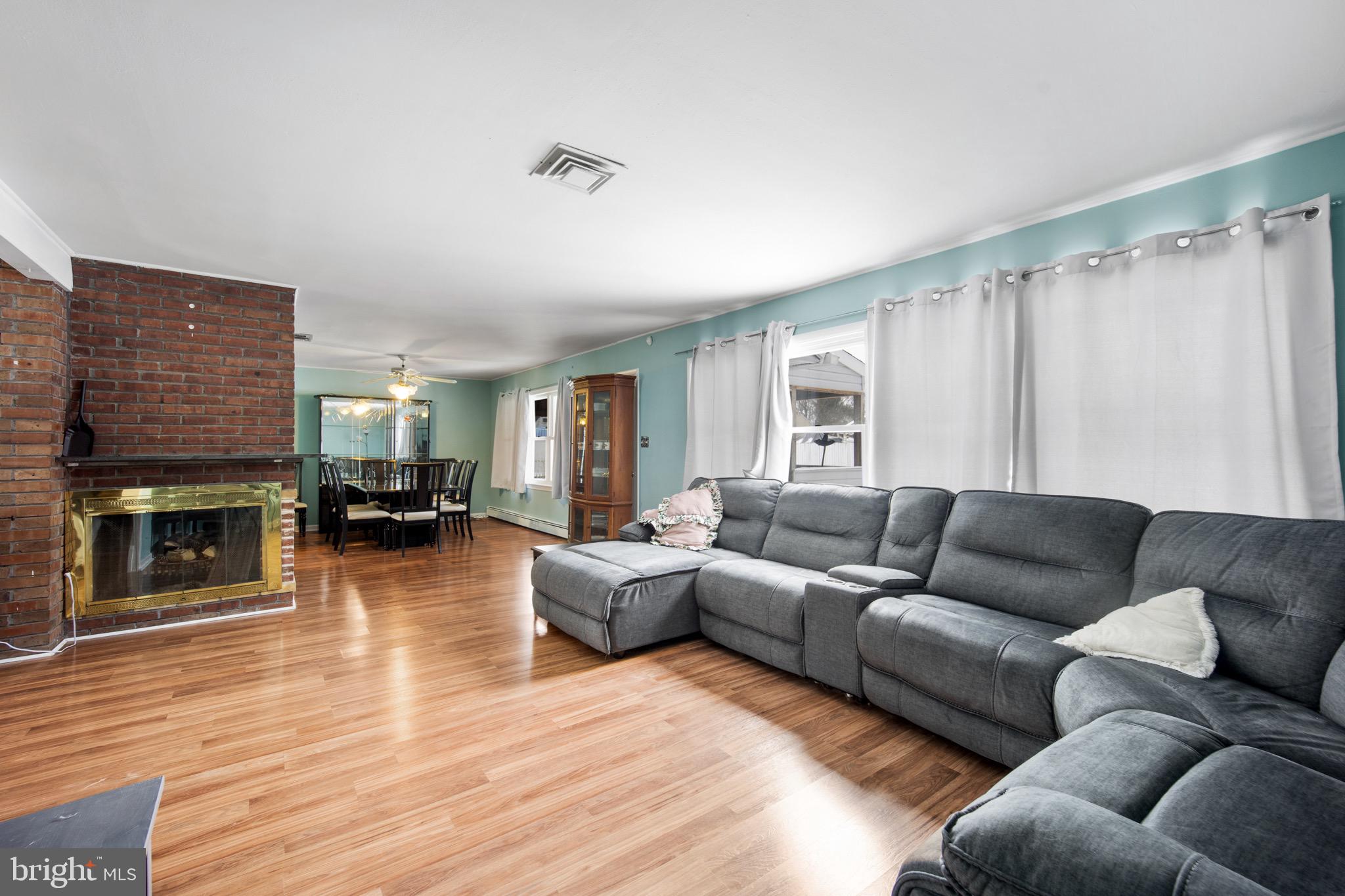 49 Sycamore Road Levittown, PA 19056 - Photo 7 of 37 Gallery Image 7
