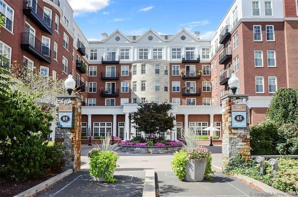 85 Memorial Road, Unit 202 West Hartford, CT 06107 - Photo 1 of 1