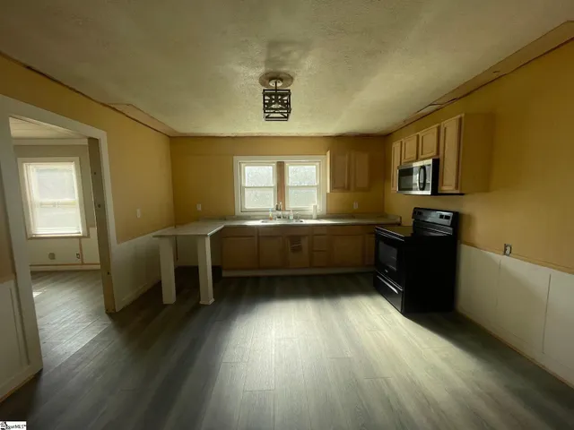 $99,999 | 105 West Front Street, Iva, SC 29655