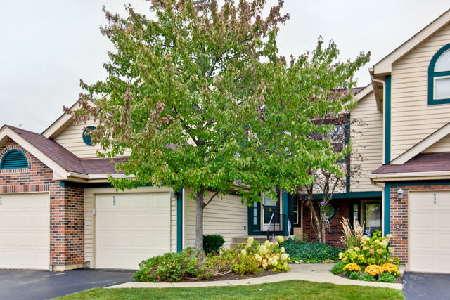 931 Ridgefield Lane Wheeling, IL 60090 - Photo 1 of 20 a front view of a house with a yard