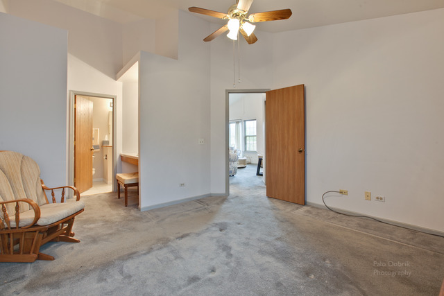 931 Ridgefield Lane Wheeling, IL 60090 - Photo 15 of 20 an empty room with windows and fan