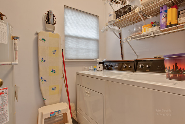 931 Ridgefield Lane Wheeling, IL 60090 - Photo 18 of 20 a utility room with dryer and washer