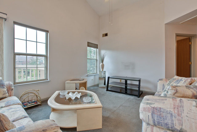 931 Ridgefield Lane Wheeling, IL 60090 - Photo 7 of 20 a living room with furniture and window