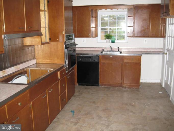 1908 Arcola Avenue Silver Spring, MD 20902 - Photo 4 of 13 Kitchen