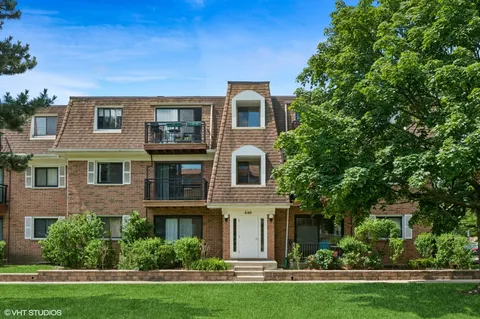 $249,900 | 4140 Cove Lane, Unit B, Glenview, IL 60025