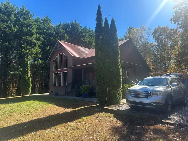 a view of a house with a yard