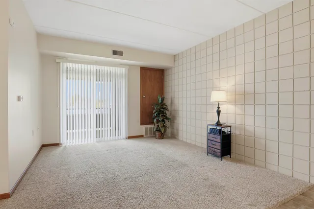 $190,000 | 400 North Richmond Street, Unit 340, Appleton, WI 54911